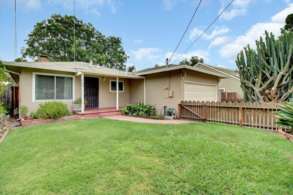 Property Photo:  2340 Glen Way  CA 94303 