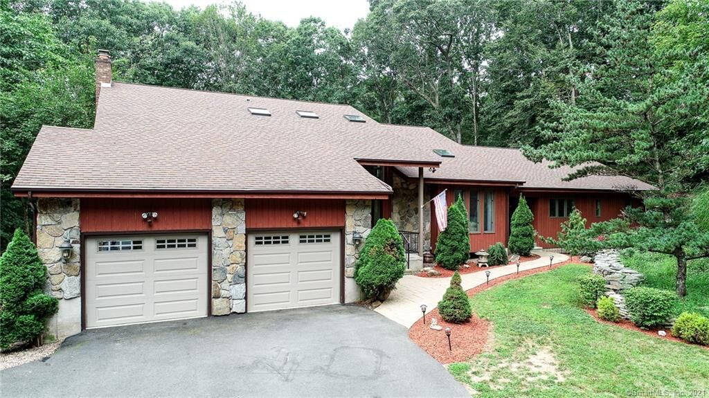 Property Photo:  32 Laurel Lane  CT 06447 