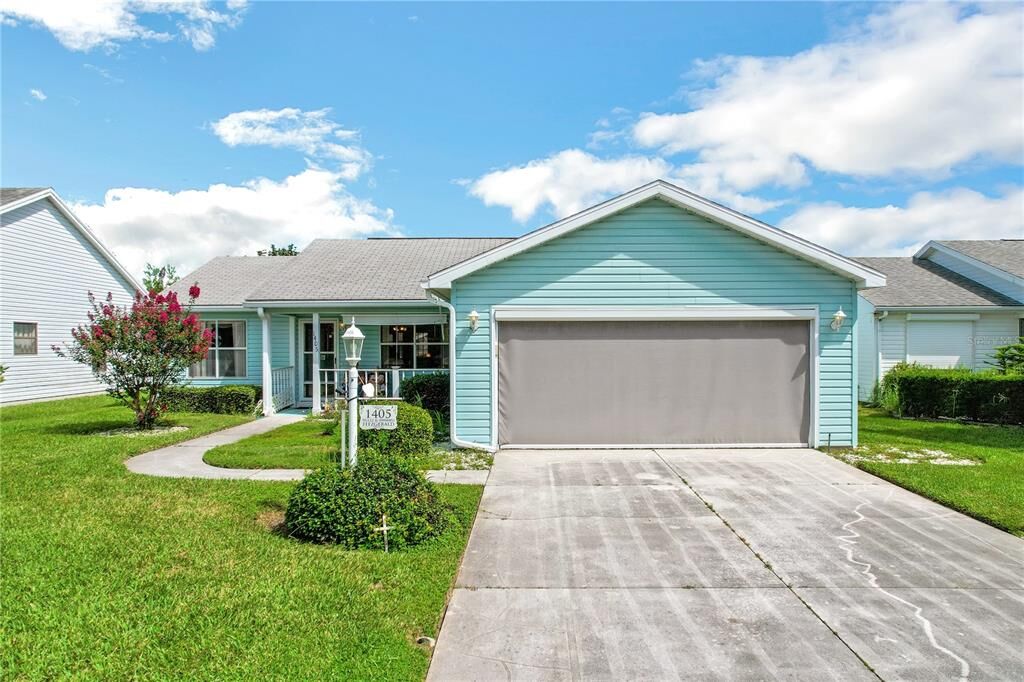 Property Photo: 1405 Navarro Court FL 32159