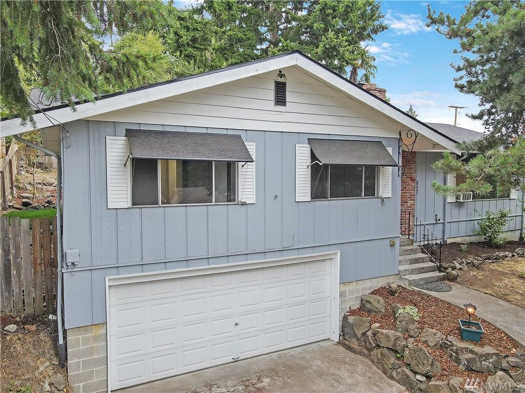 Property Photo: 1804 Winfield Ave WA 98310