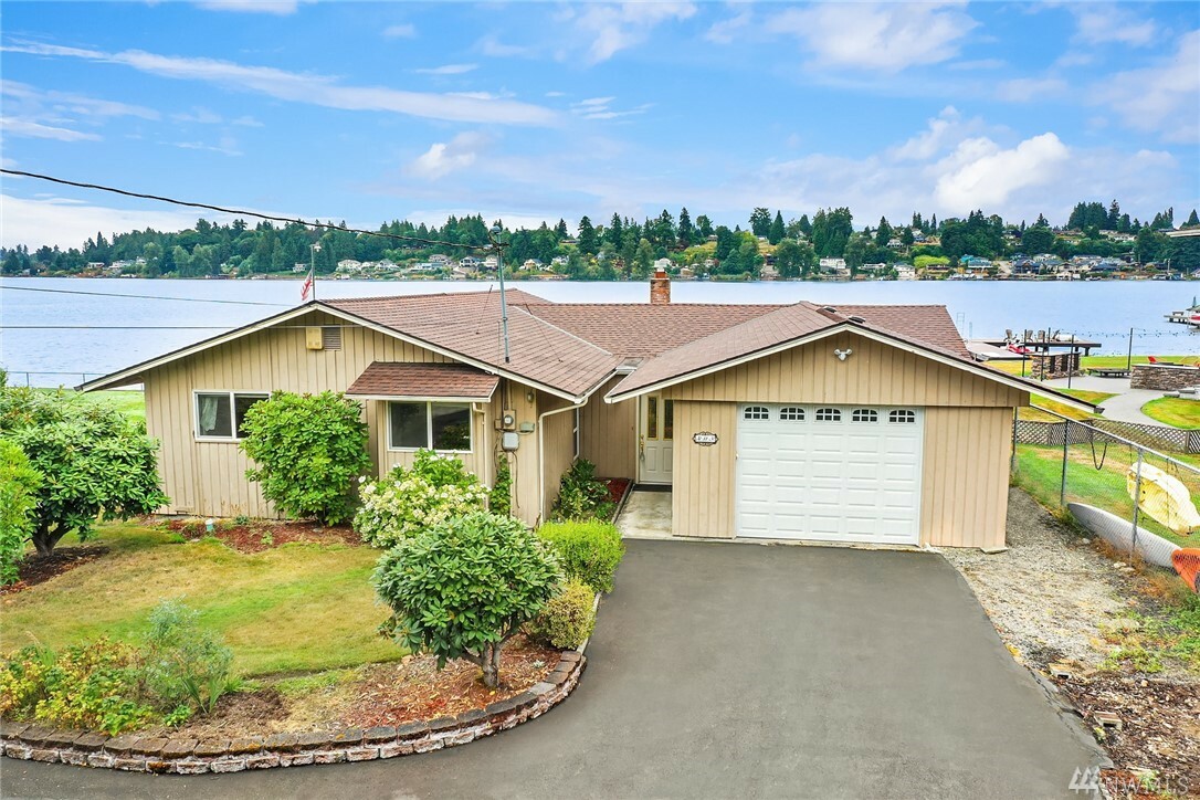 Property Photo:  403 S Davies Rd  WA 98258 