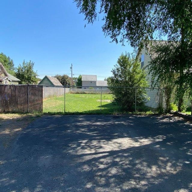 Property Photo:  1113 W Main St  WA 99109 