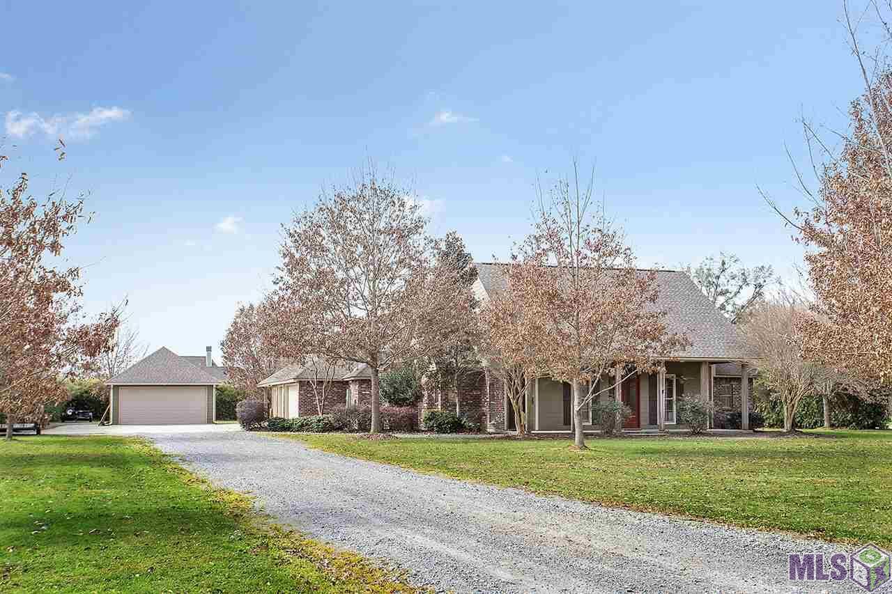 Property Photo: 8567 Pin Oak Dr LA 70791