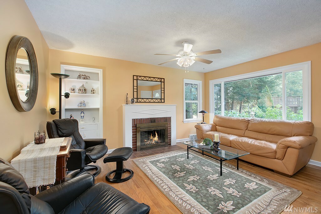 Property Photo:  15030 Dayton Ave N  WA 98133 