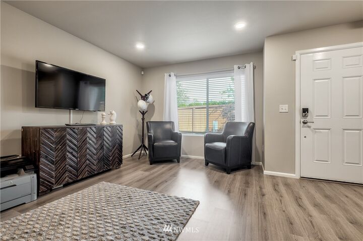 Property Photo:  17521 110th Avenue E B  WA 98374 
