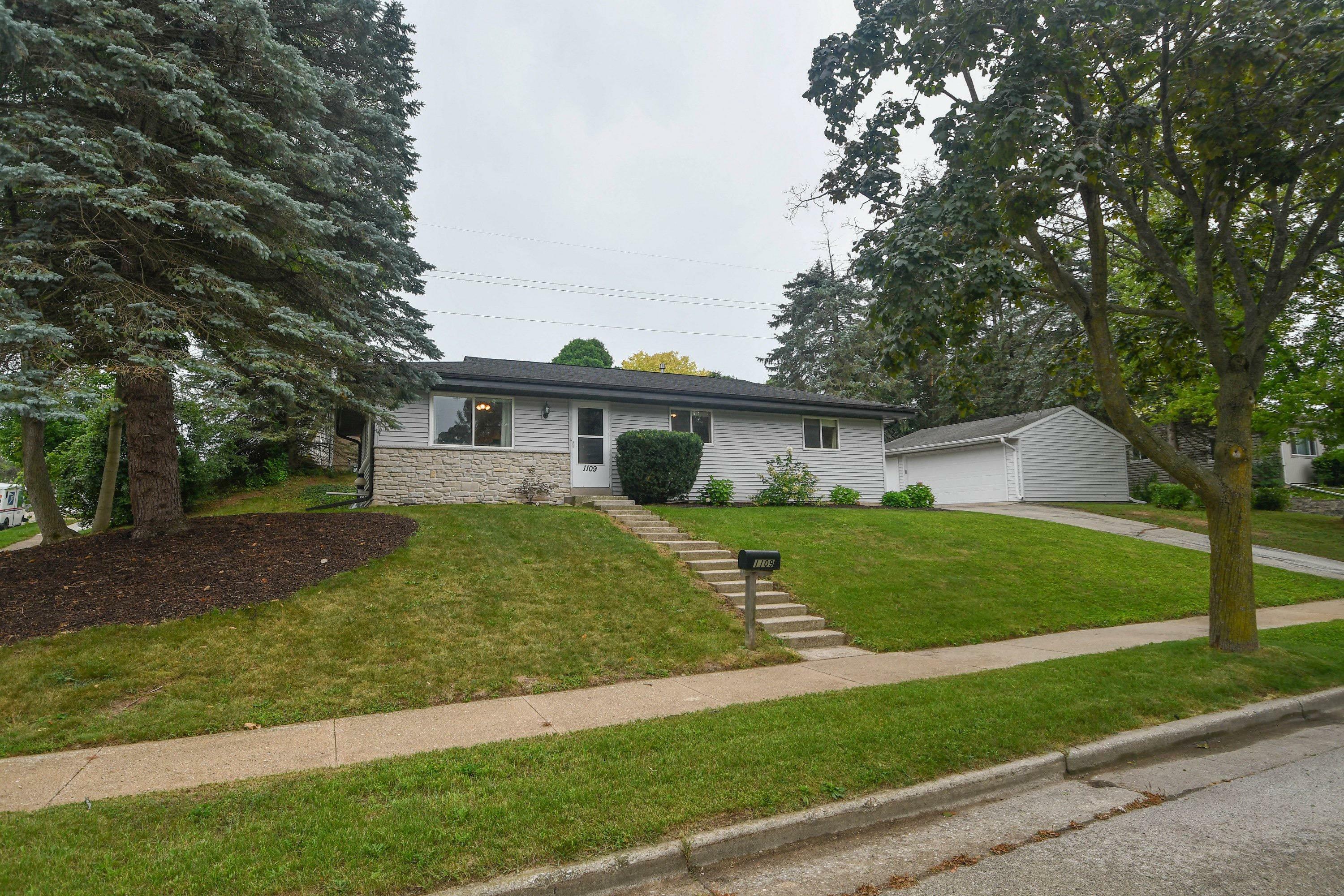 Property Photo:  1109 Birch Dr  WI 53188 