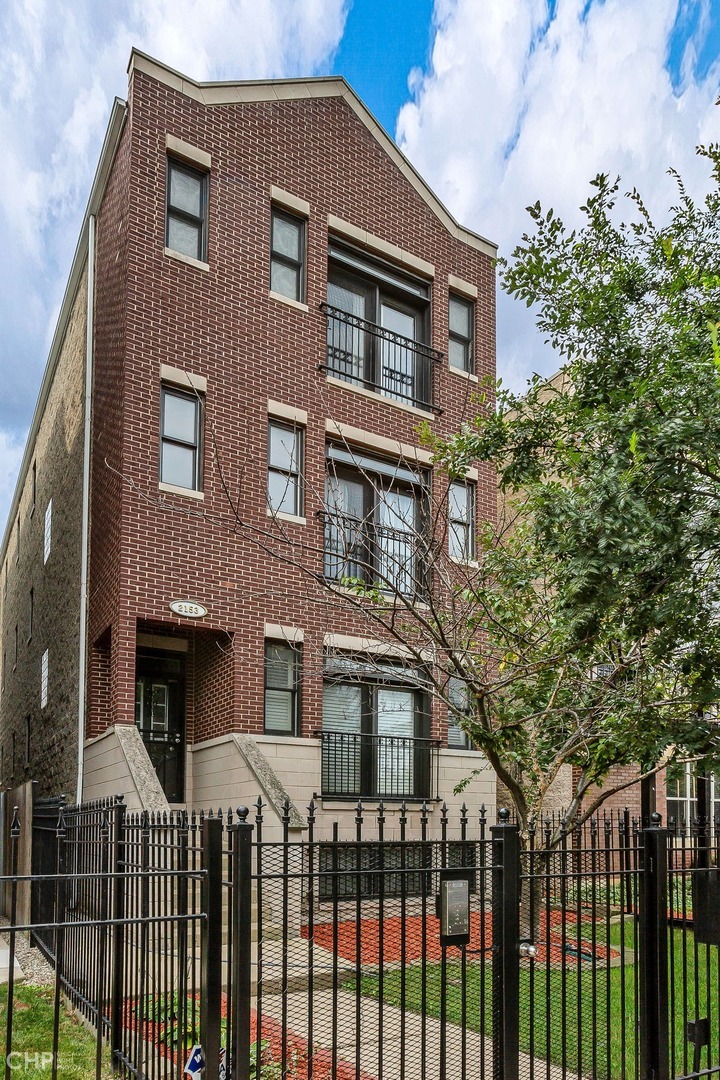 Property Photo:  2153 W Warren Boulevard 2  IL 60612 