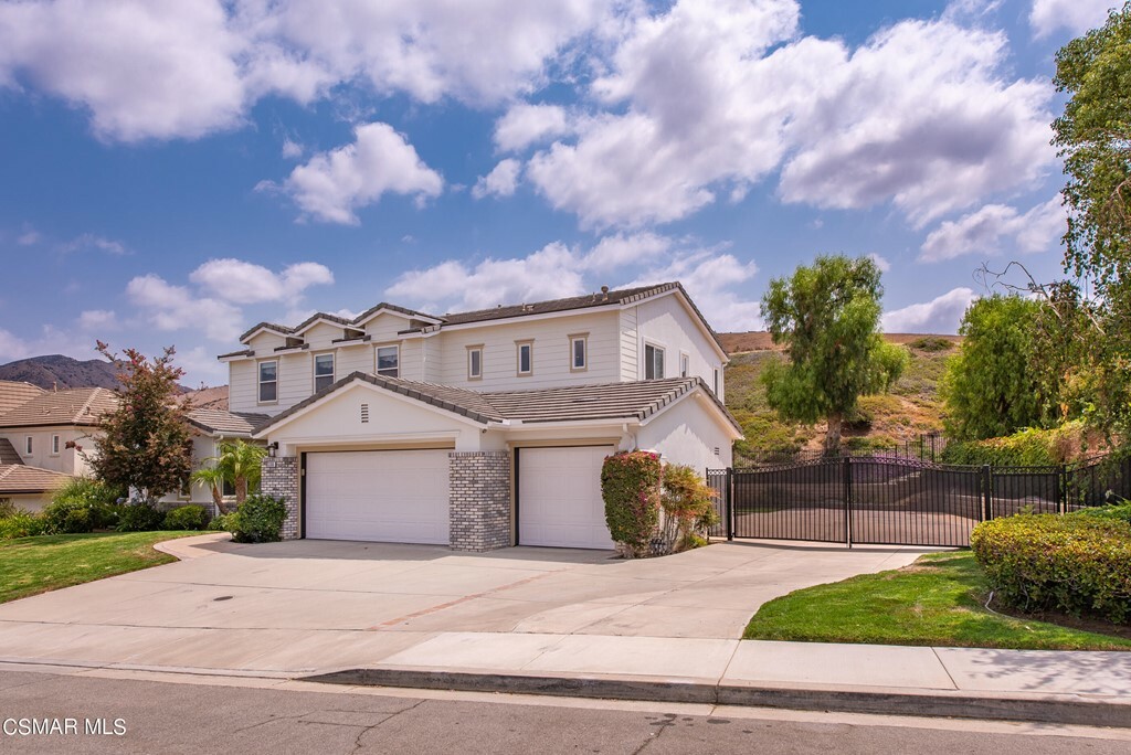 Property Photo:  3306 Rising Star Avenue  CA 93063 