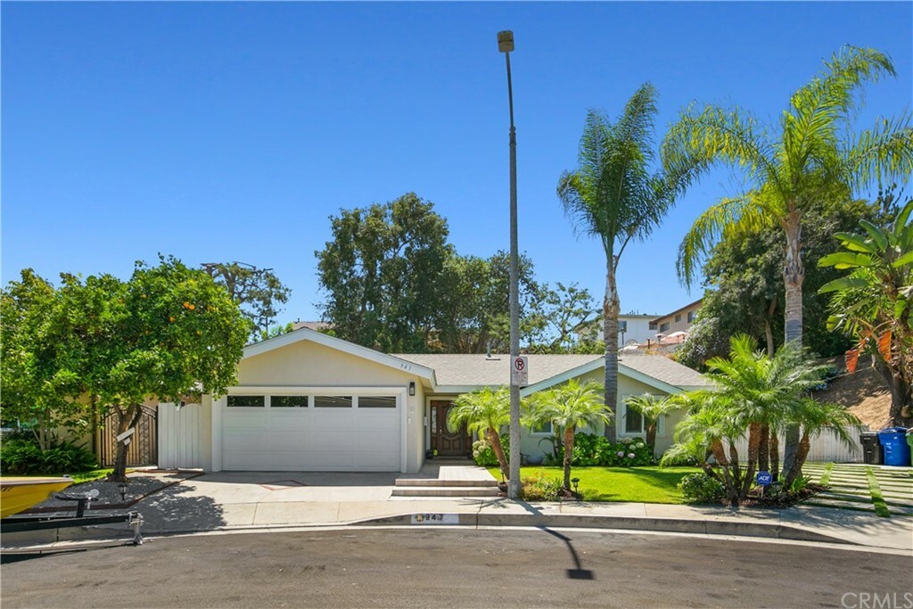 Property Photo:  947 W Basin Street  CA 90731 