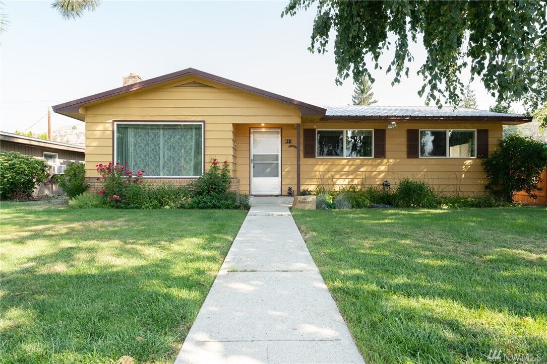 Property Photo:  411 E Allen Ave  WA 98816 