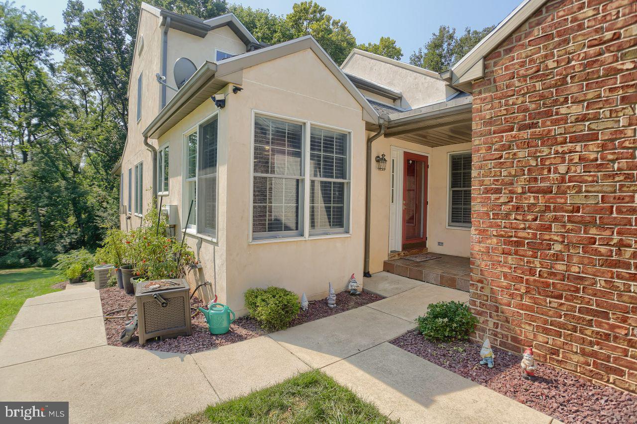 Property Photo: 520 Thorngate Place PA 17551