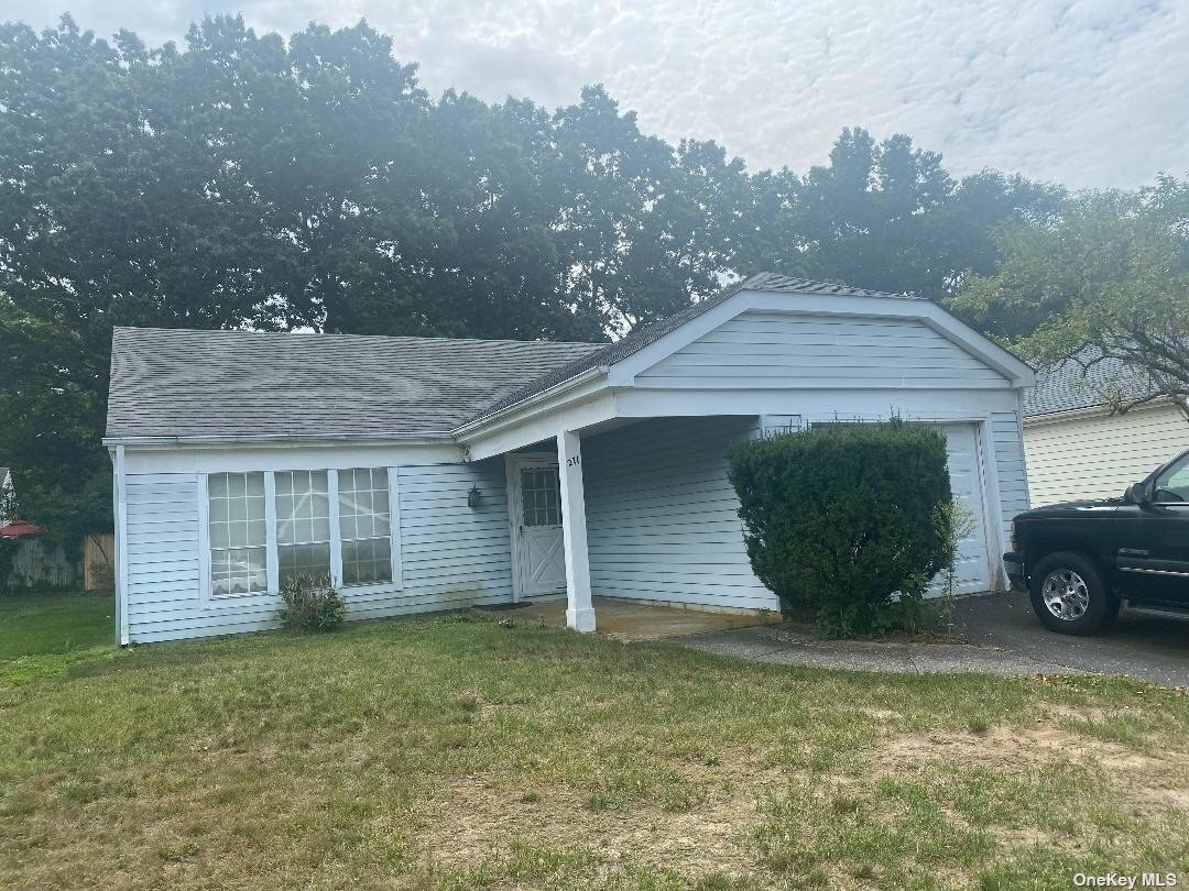 Property Photo:  271 Edinburgh Drive 271  NY 11961 
