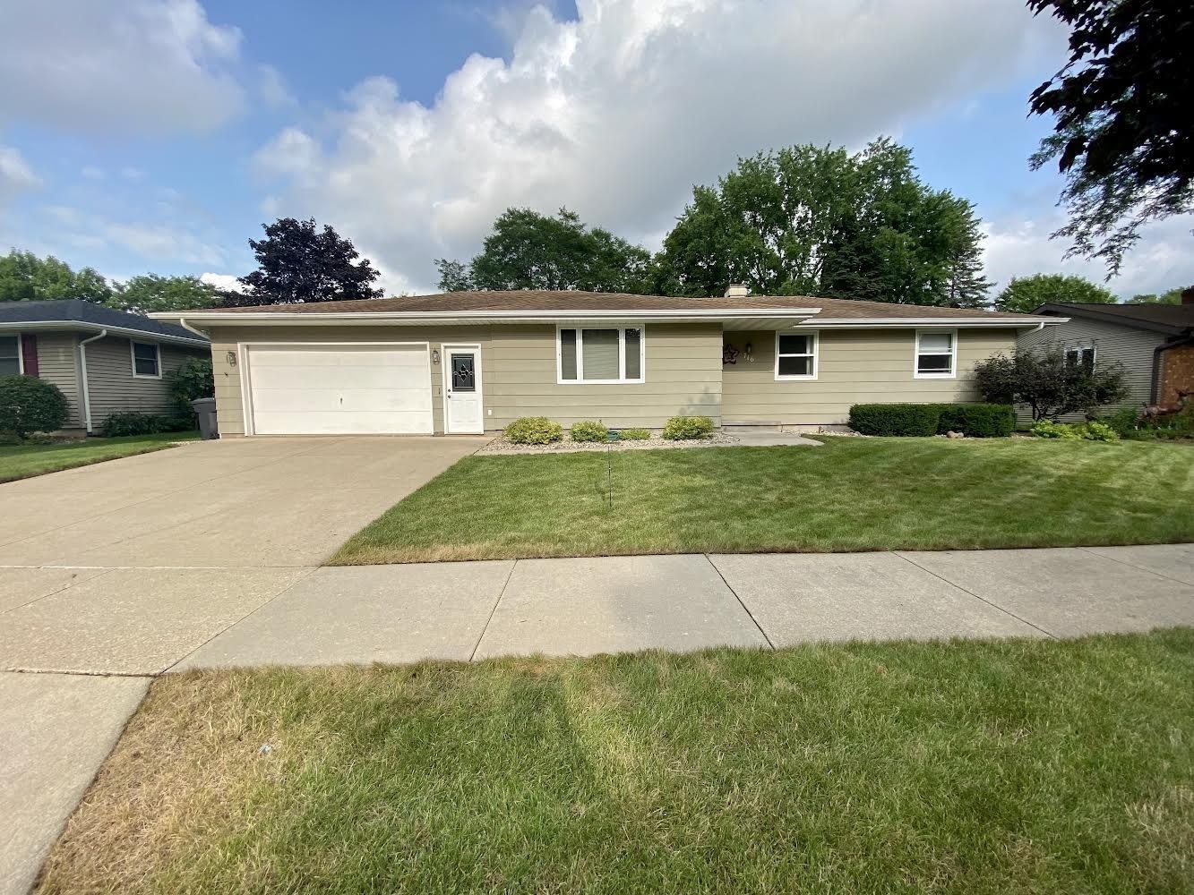 Property Photo: 716 Rosehill Road WI 54130