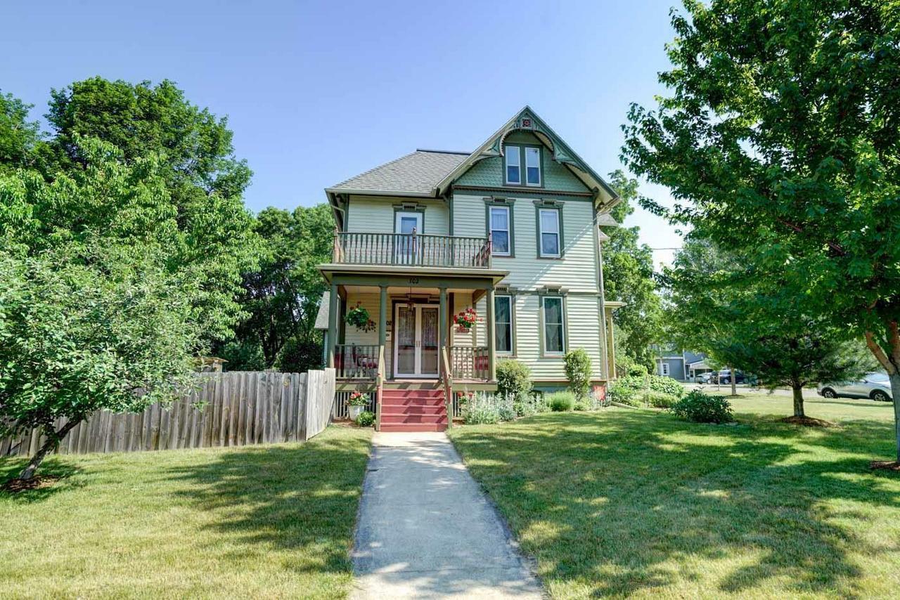 Property Photo:  702 Jackson St  WI 53589 