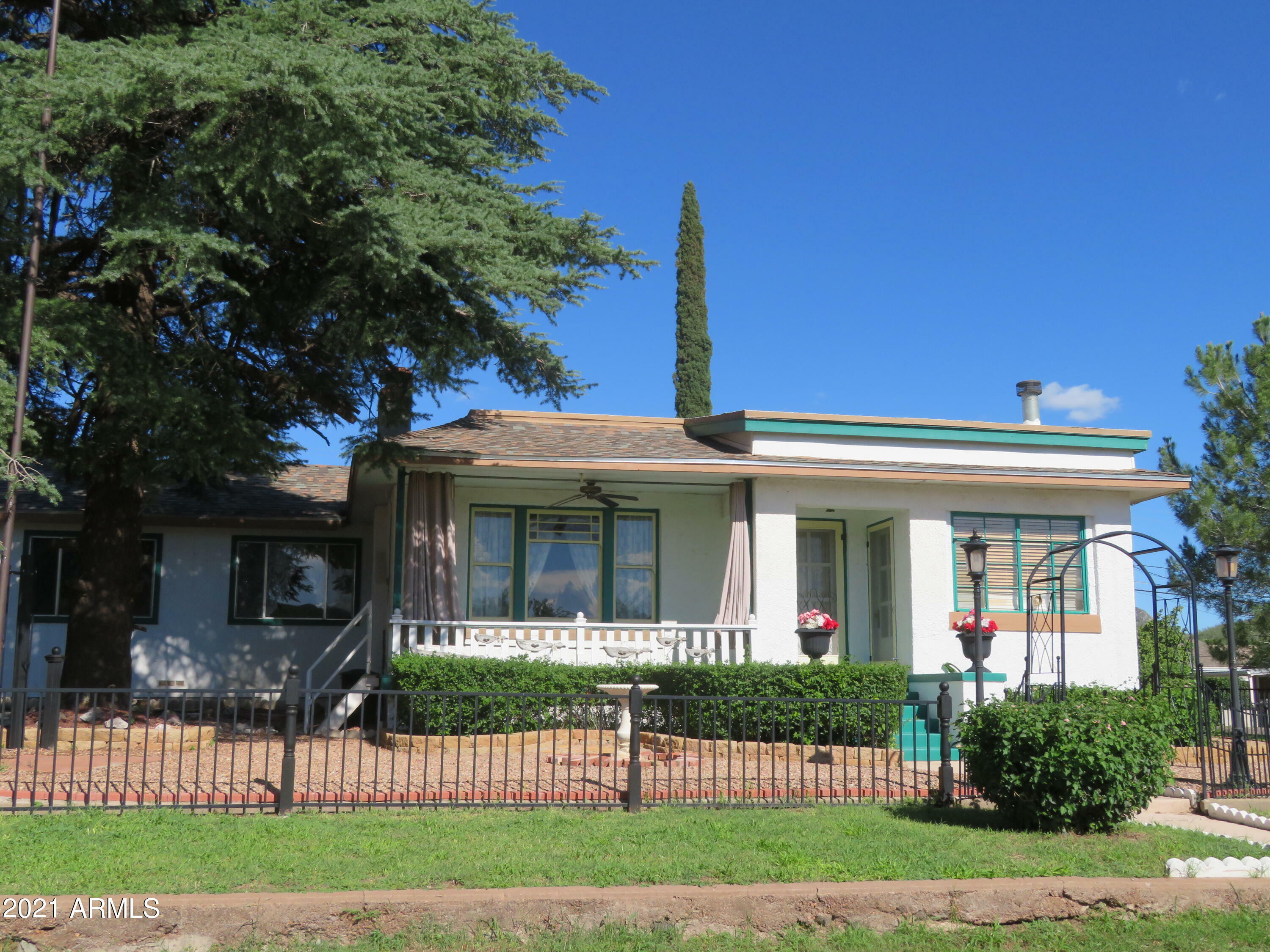 Property Photo:  600 Hovland Street  AZ 85603 