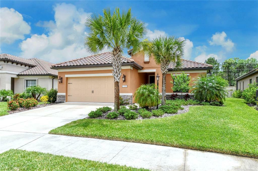 Property Photo: 220 Benedetto Court FL 34275