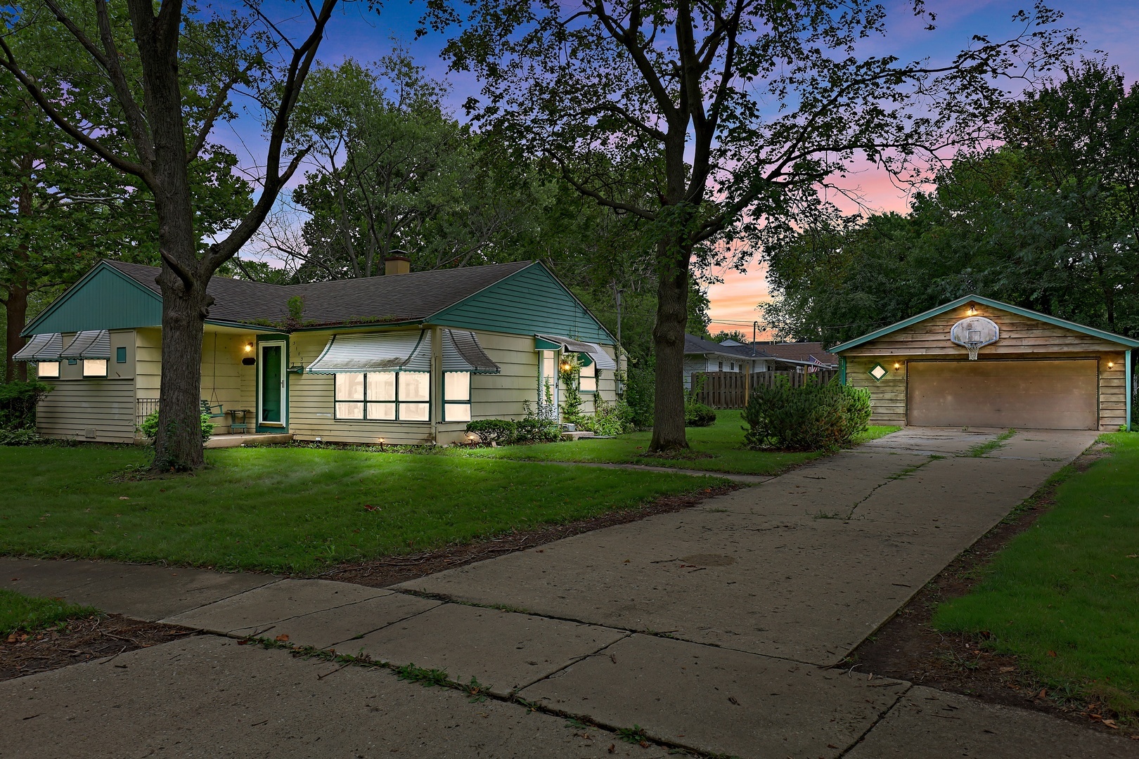 Property Photo: 3103 Thrush Court IL 60008