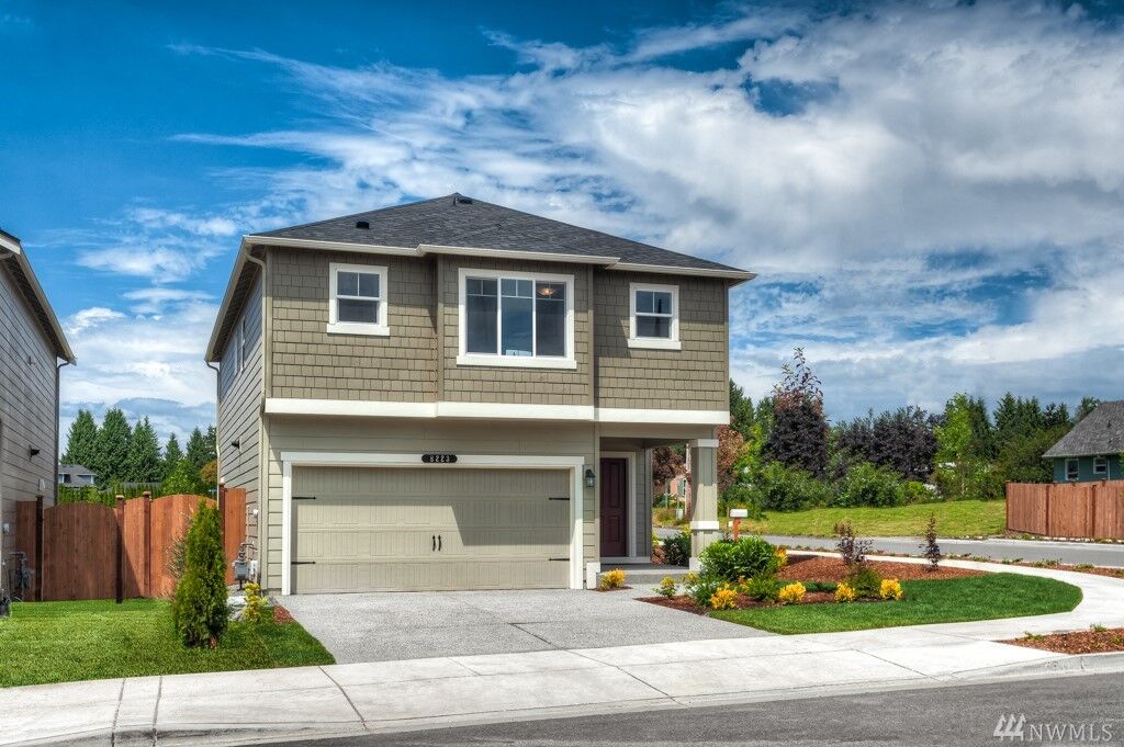 Property Photo:  18512 107th Ave E 419  WA 98374 