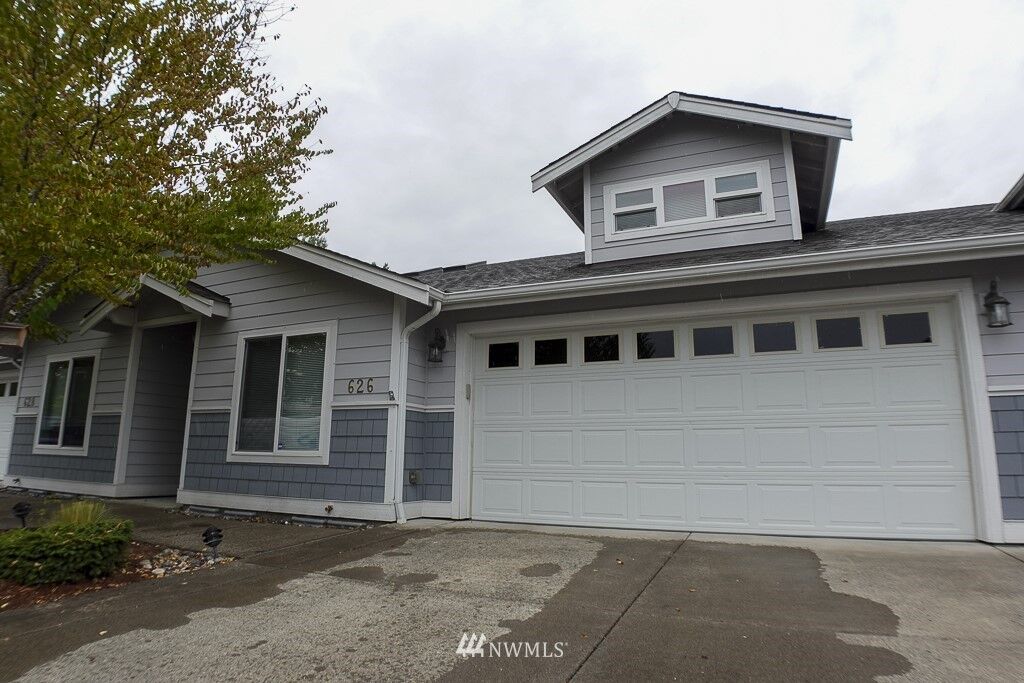 Property Photo:  626 Sunflower Lane  WA 98226 