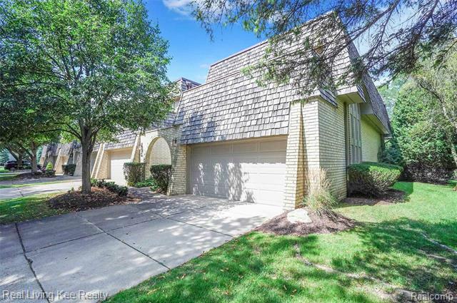 Property Photo:  1271 Oakwood Court  MI 48307 