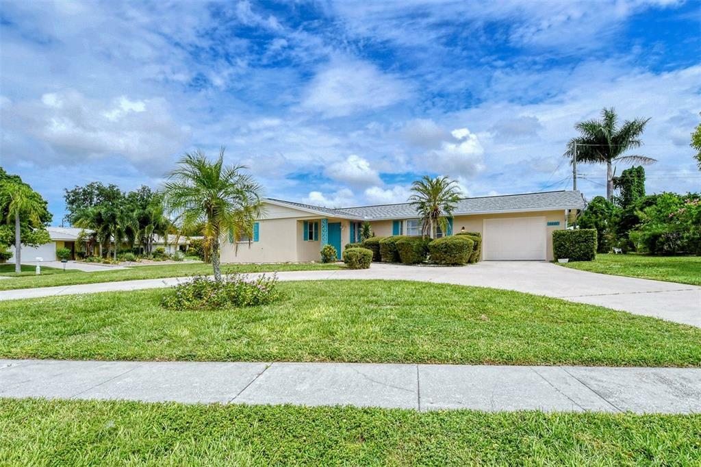 Property Photo: 6836 Roxbury Drive FL 34231