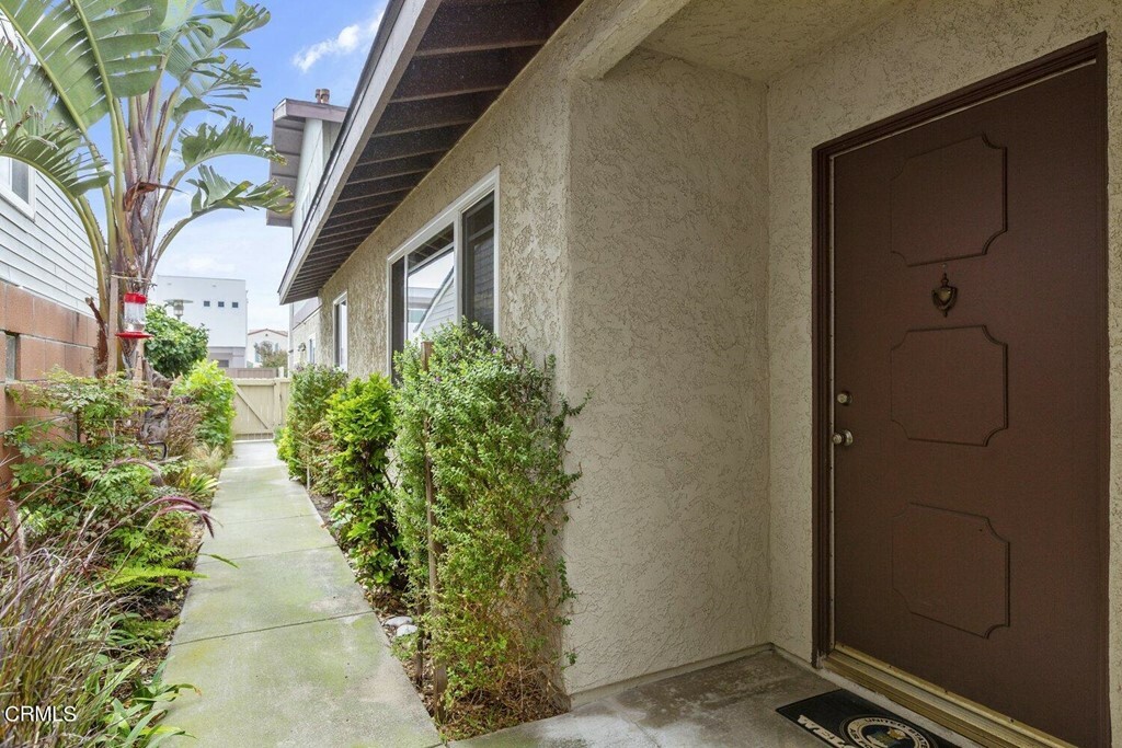 Property Photo:  5209 Wavecrest Way  CA 93035 