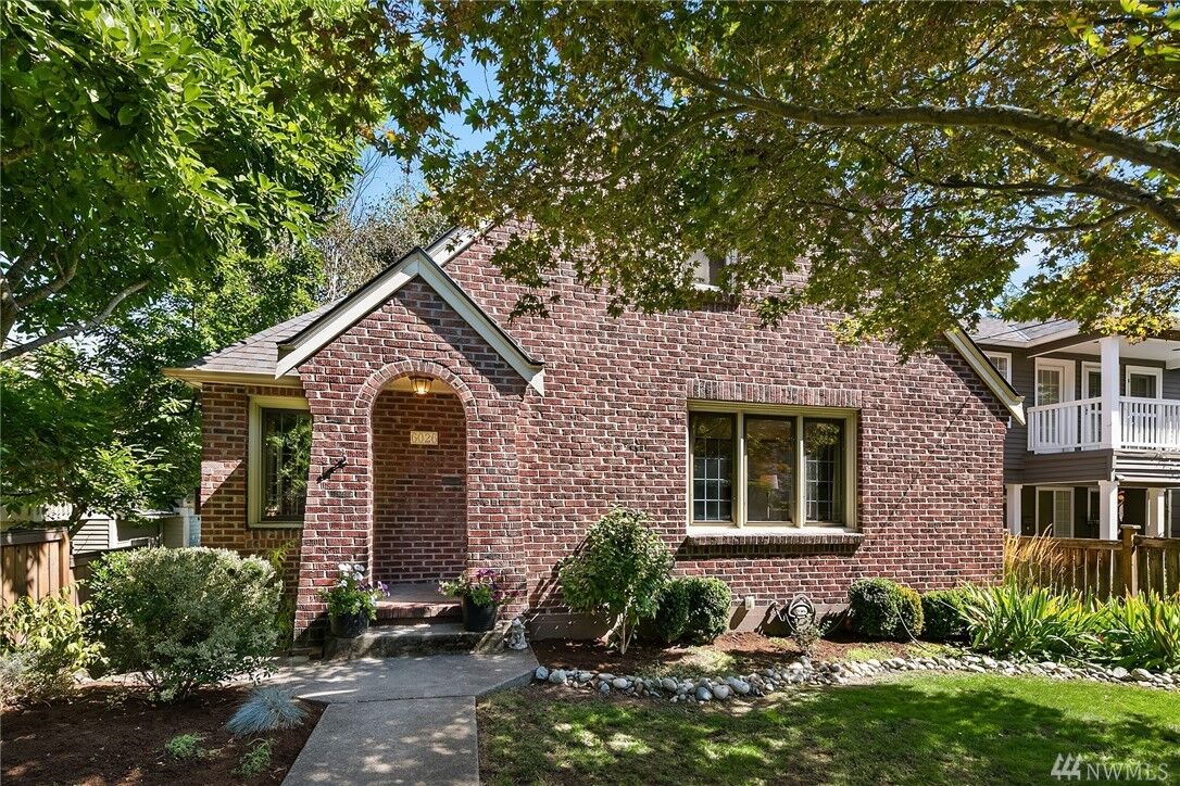 Property Photo: 6026 35th Ave NE WA 98115