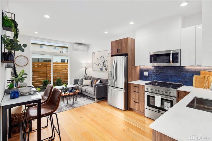 Property Photo:  5439 California Ave SW A  WA 98136 