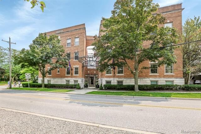Property Photo:  327 Southfield Rd Unit 1an  MI 48009 