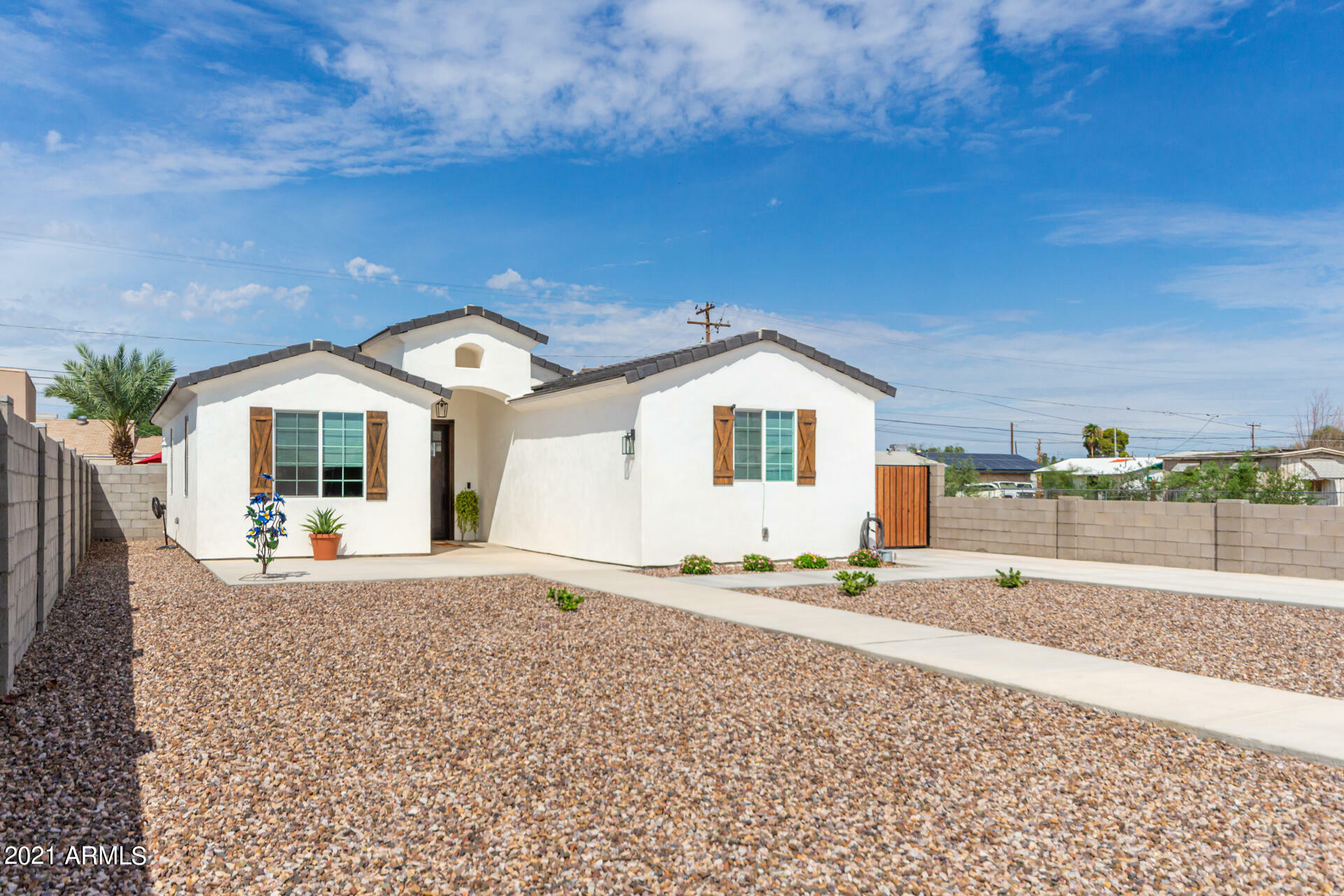 Property Photo:  828 N Main Street  AZ 85128 