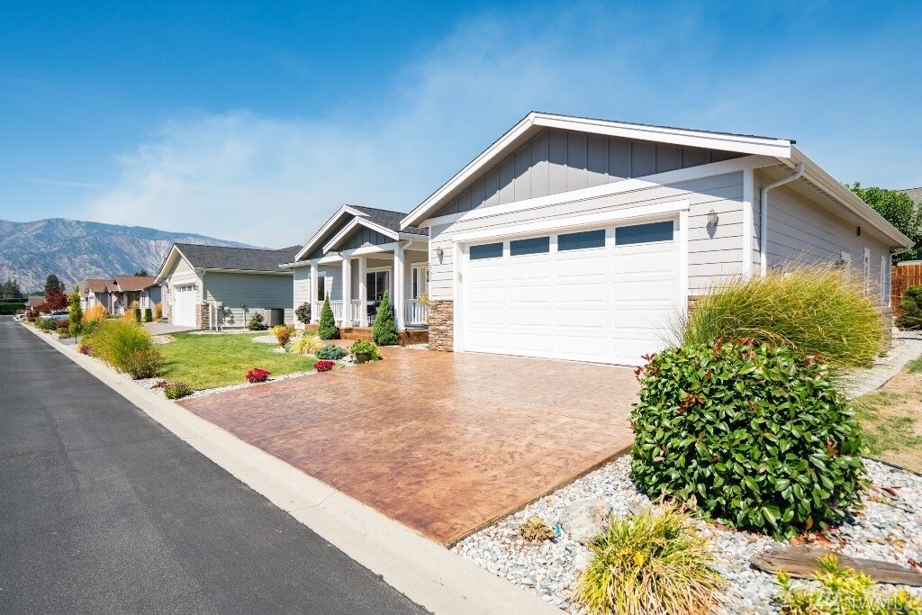 Property Photo:  558 Village Dr  WA 98831 