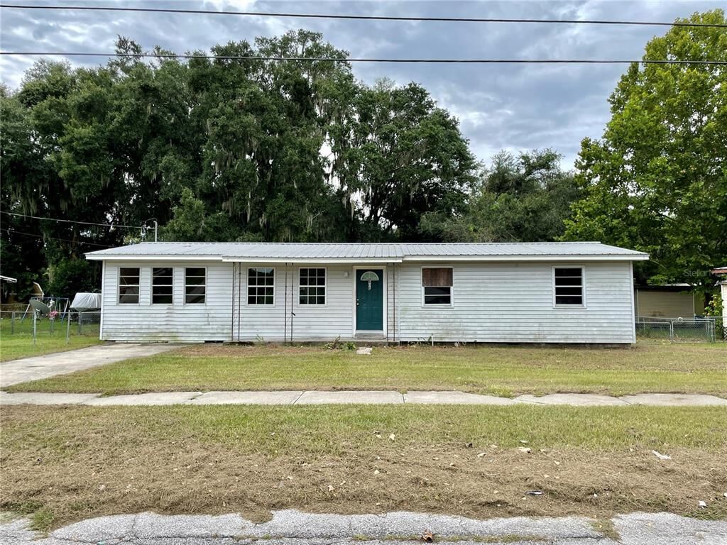 Property Photo:  806 6th Street NE  FL 33841 