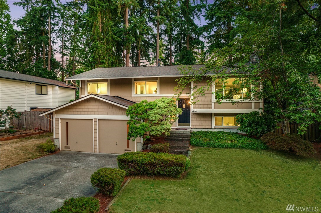 Property Photo:  12717 NE 138th St  WA 98034 