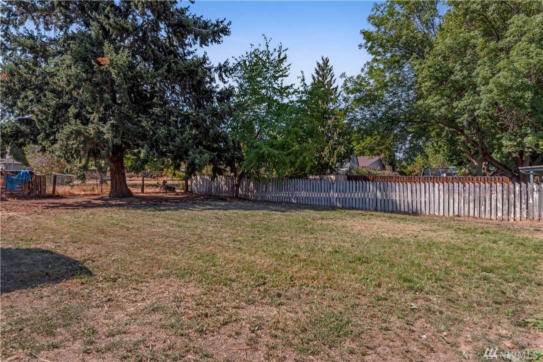 Property Photo:  610 Pearl St  WA 98801 
