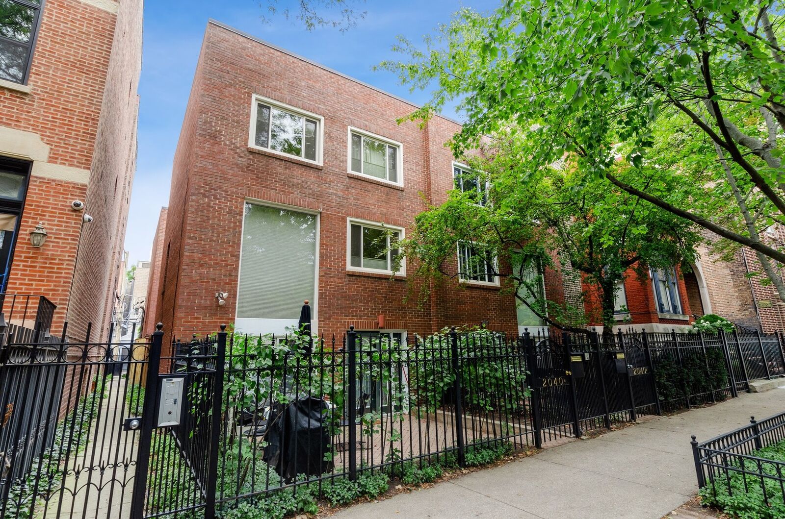 Property Photo:  2040 N Cleveland Avenue C  IL 60614 