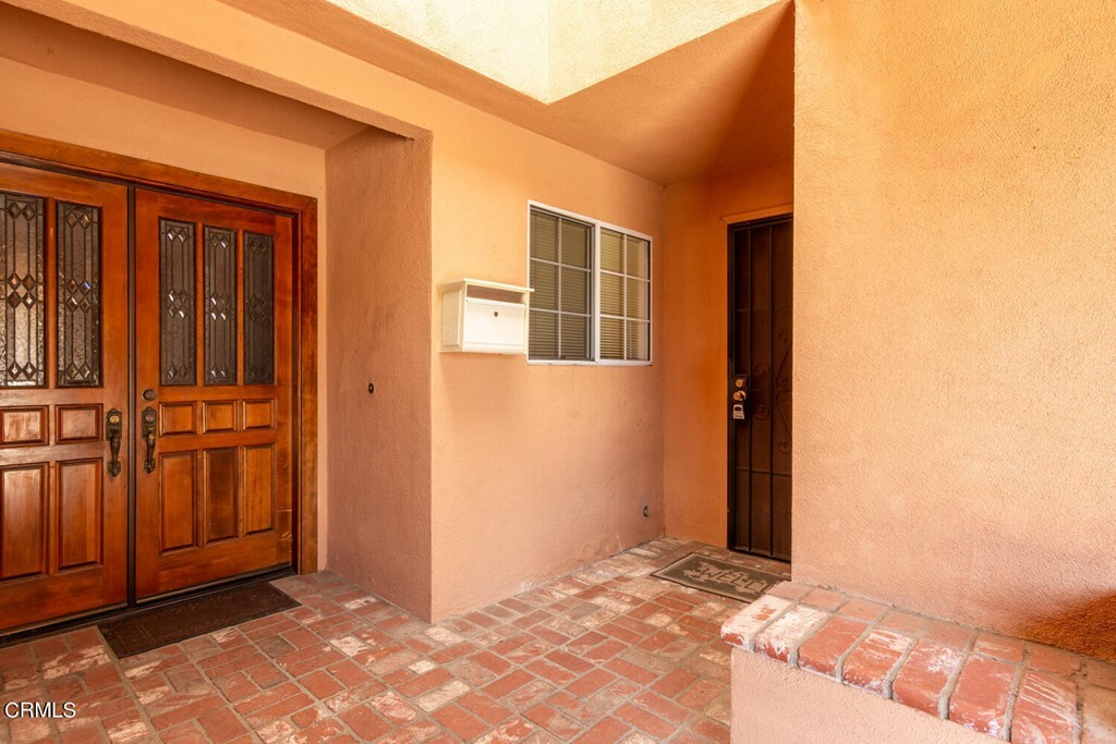 Property Photo:  977 Gardner Avenue  CA 93004 