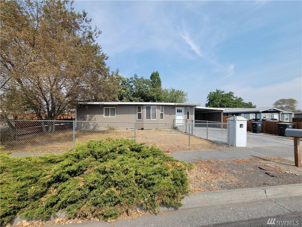 Property Photo:  121 S Gibby Rd  WA 98837 