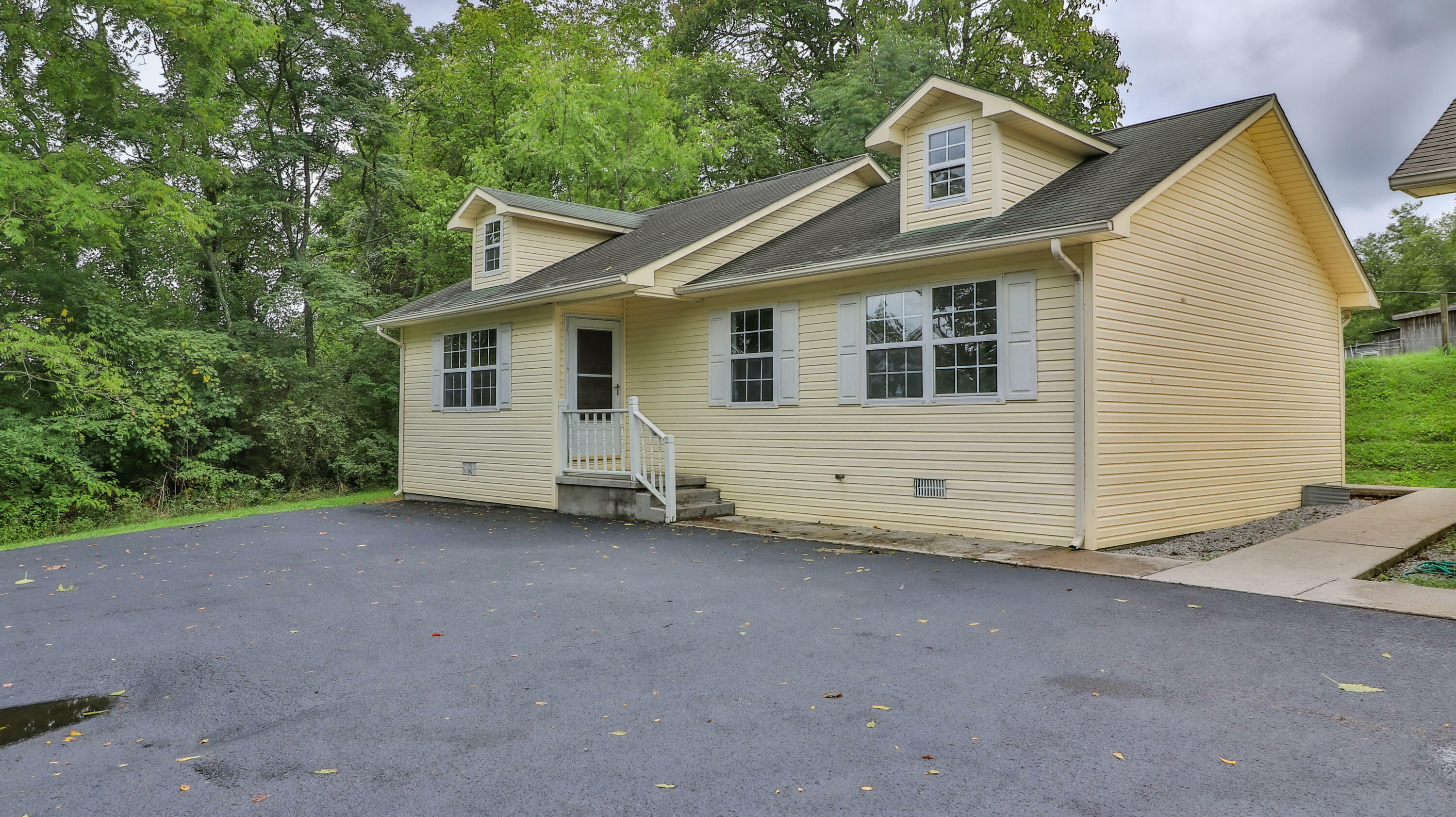 Property Photo:  1715 Old Knoxville Rd  TN 37879 