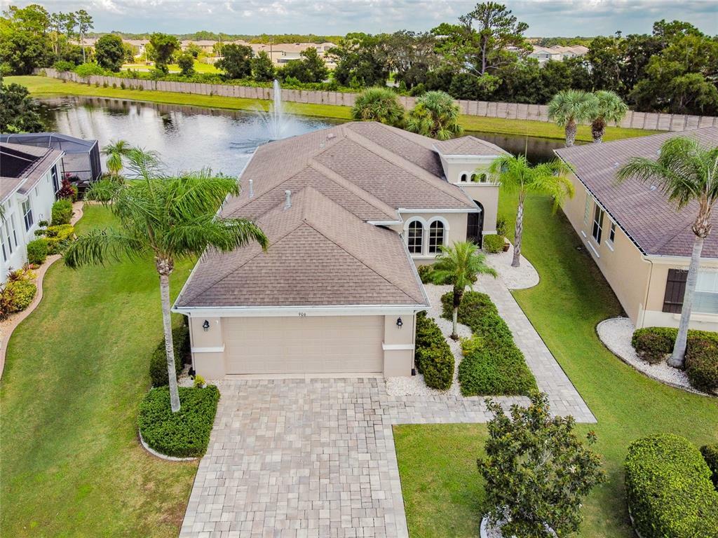 Property Photo:  906 Regal Manor Way  FL 33573 