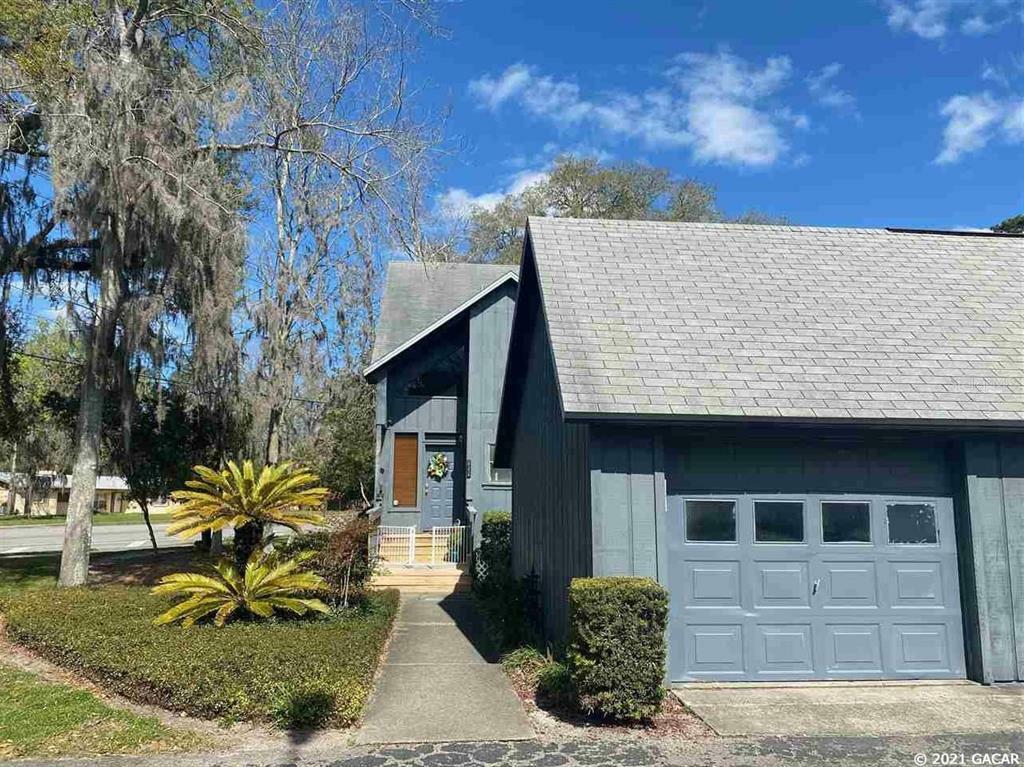 Property Photo:  111 NW 34 Street  FL 32607 