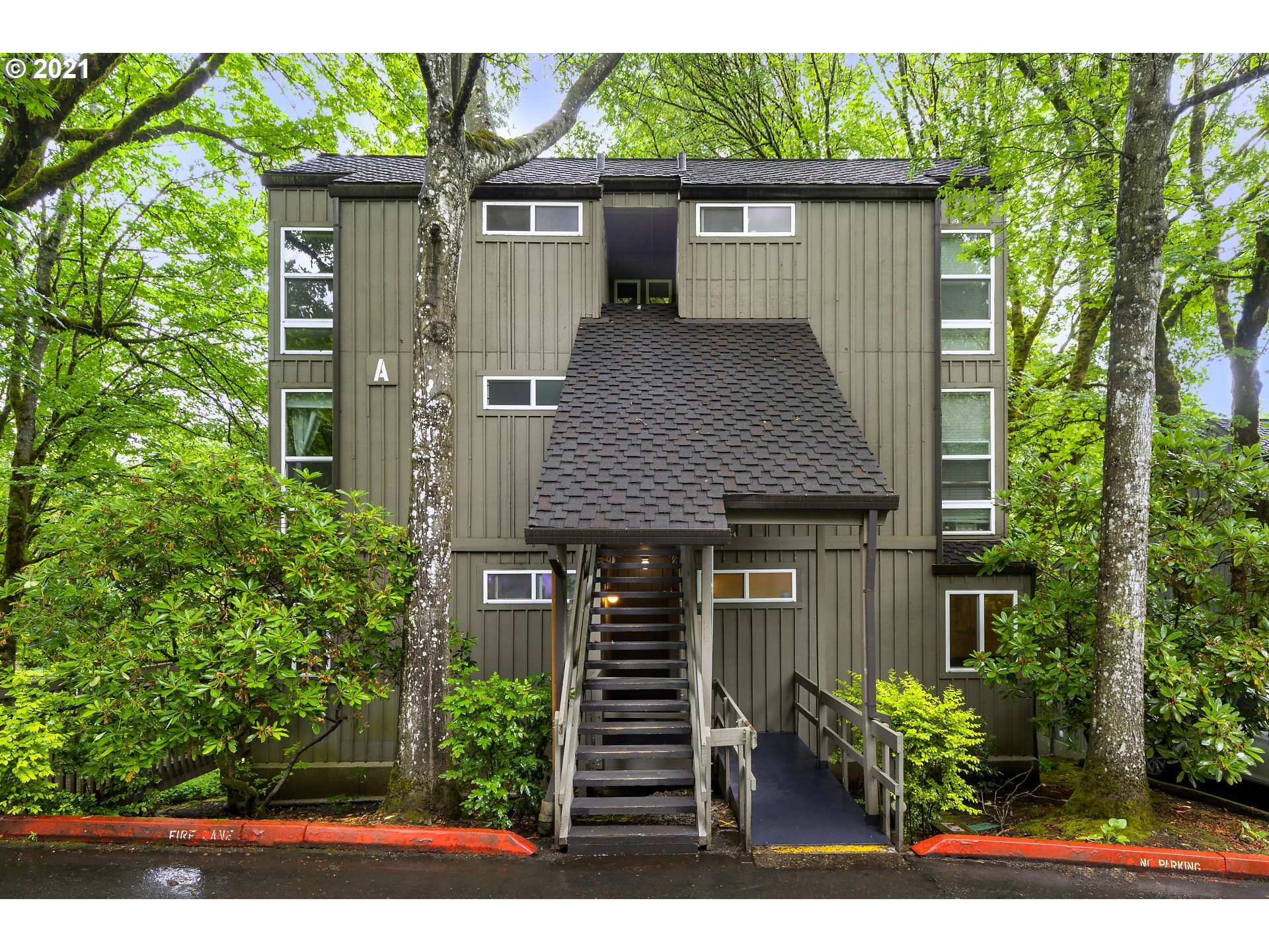 Property Photo:  100 Kerr Pkwy 2  OR 97035 