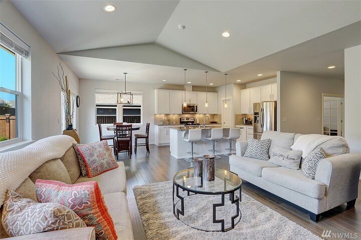 Property Photo: 915 Alpine View Dr WA 98274