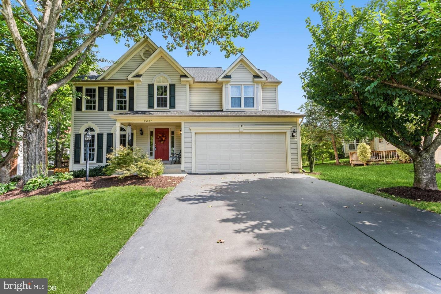 Property Photo: 5801 Cub Stream Drive VA 20120
