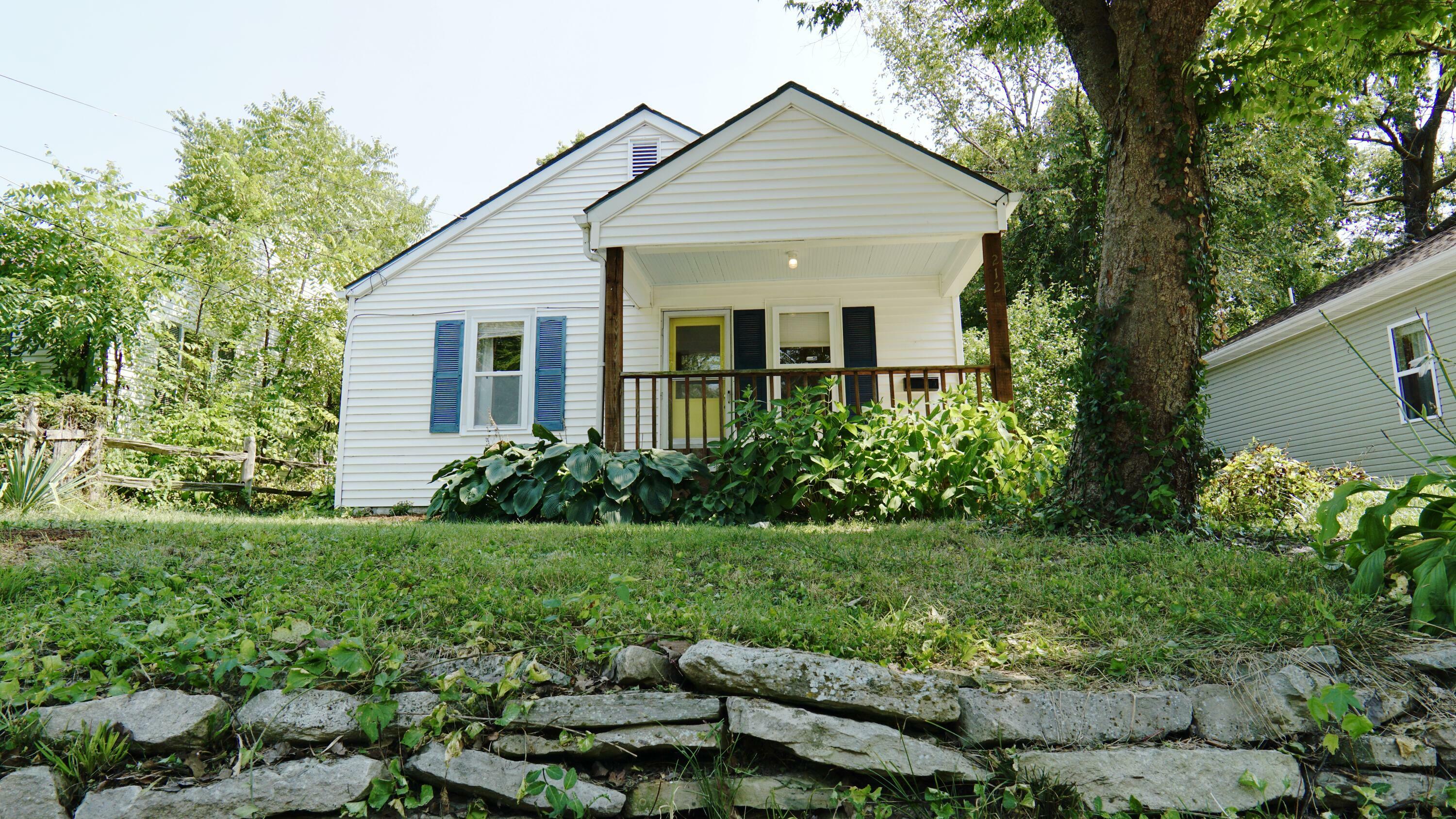 Property Photo:  212 Sanford Ave  MO 65203 