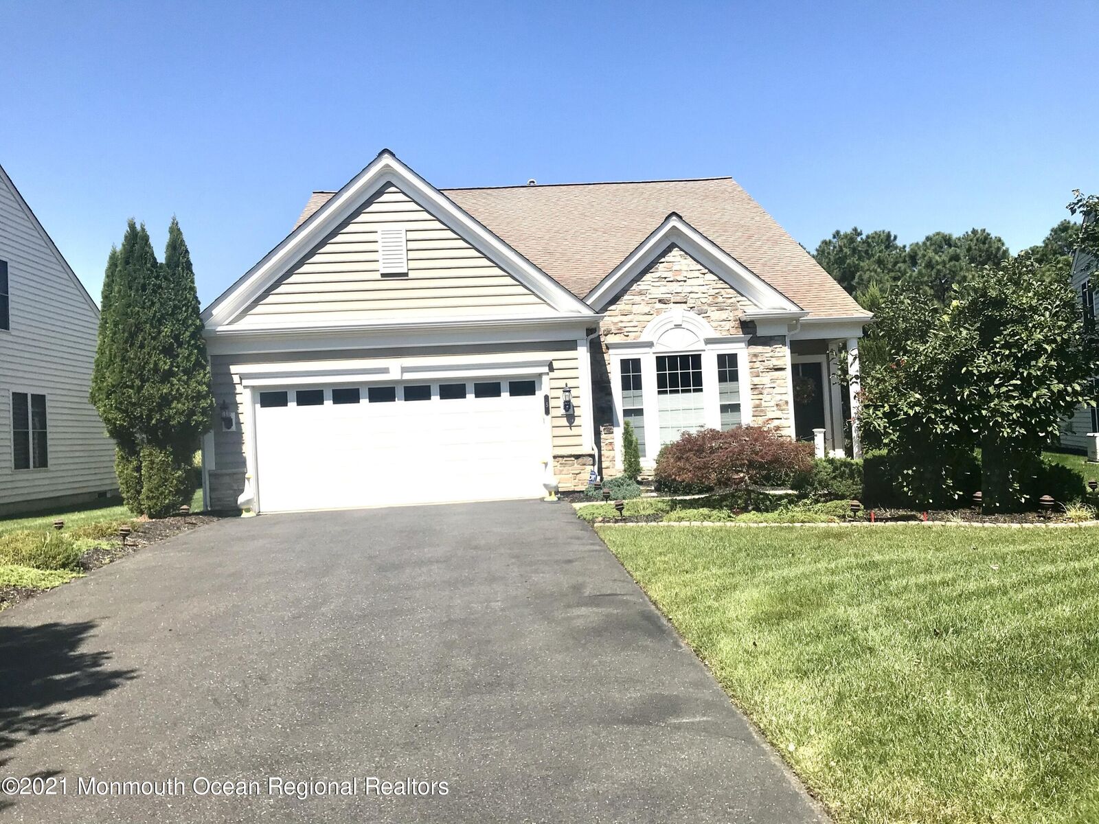 Property Photo:  5 Radcliffe Lane  NJ 08759 