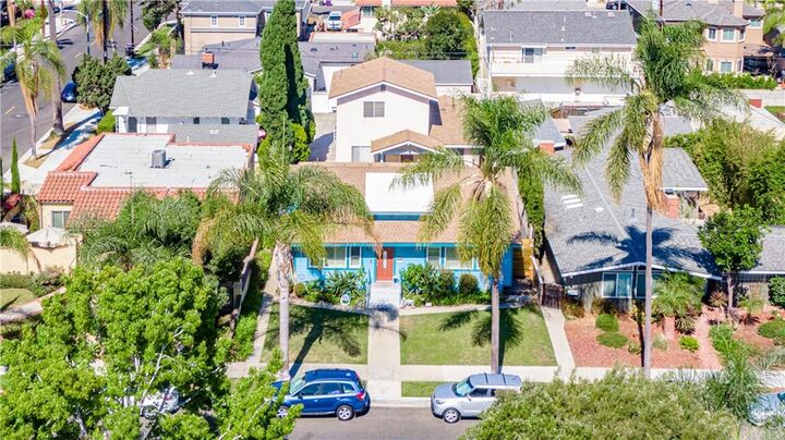 Property Photo:  305 Roycroft Avenue  CA 90814 