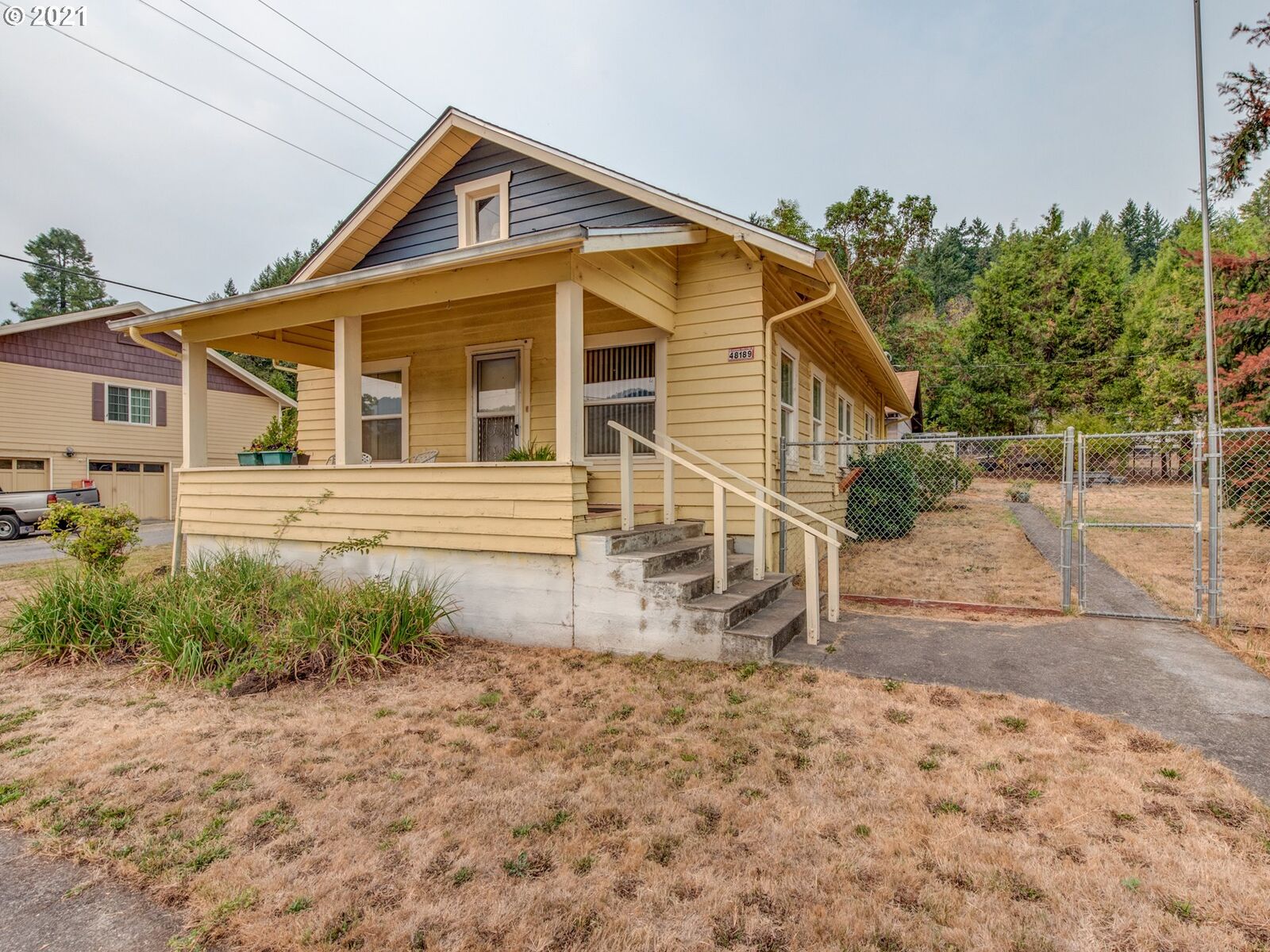 Property Photo: 48189 E 1st St OR 97463