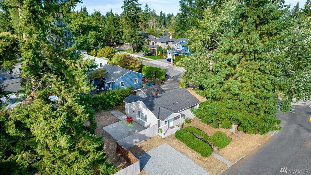 Property Photo:  2620 NE 155th St  WA 98155 