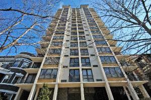 5471 S Hyde Park Boulevard 12A  Chicago IL 60615 photo