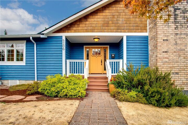 Property Photo: 5206 S Mead St WA 98118